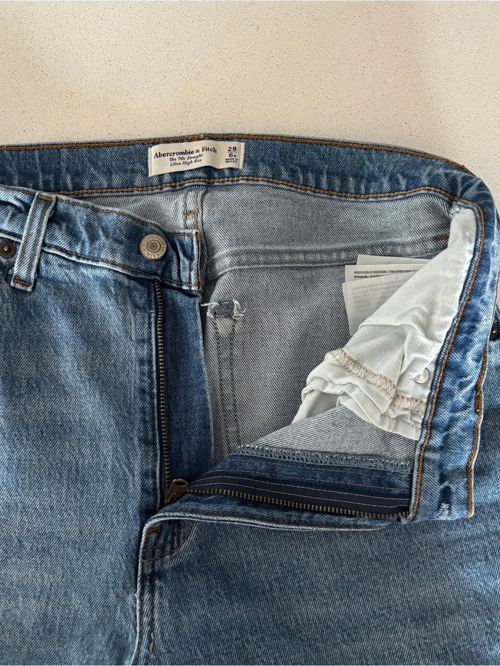 Abercrombie & Fitch High Rise 90s Straight Jeans